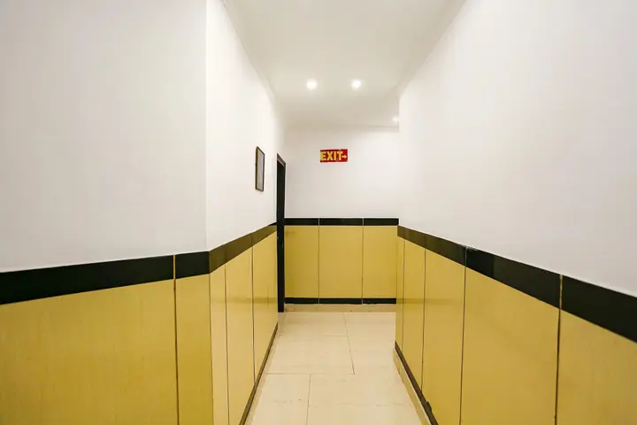 Нью-Дели: FabExpress Lloyd House