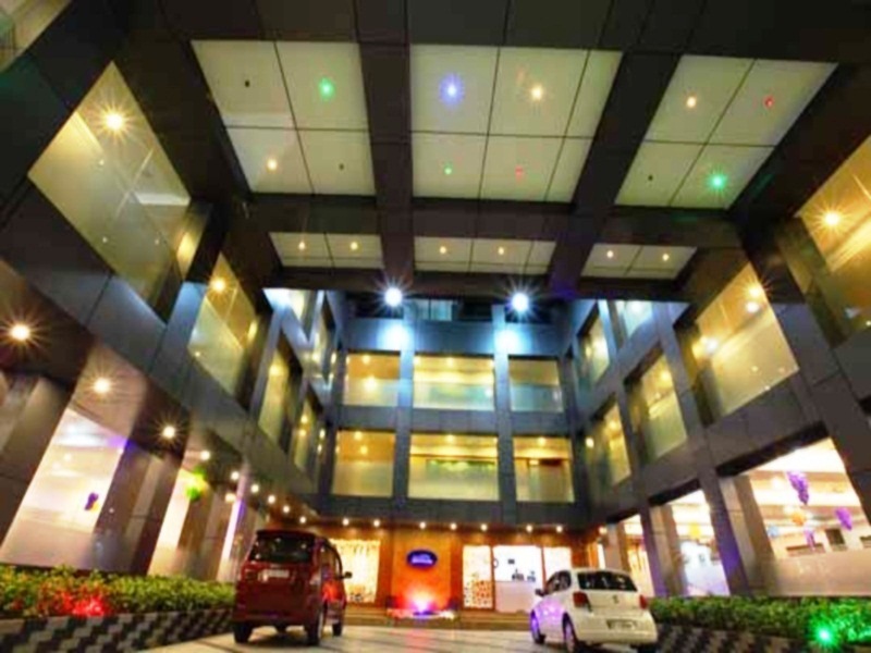 Султан-Батери: Holiday Hill Hotel & Suites