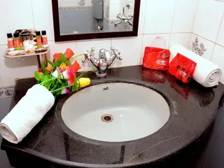 Лакхнау: Coral's Inn