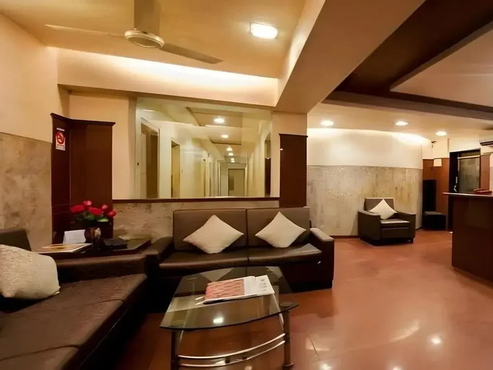 Мумбаи: Rajhans Hotel