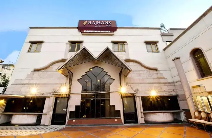 Мумбаи: Rajhans Hotel