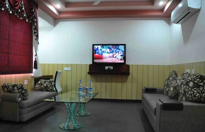 Кота: Hotel Madhushree