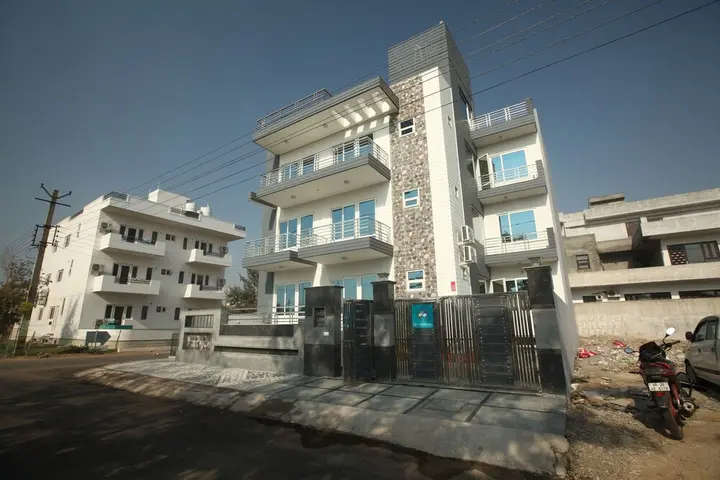 Гуруграм: Capital O 325 Hotel Silver Star