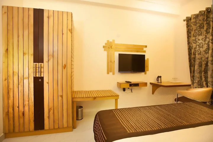 Гуруграм: Capital O 325 Hotel Silver Star
