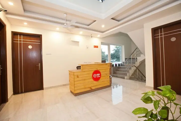Гуруграм: Capital O 325 Hotel Silver Star