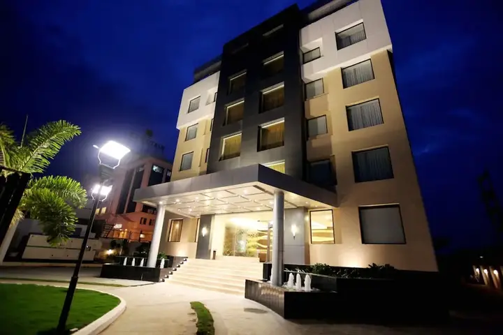 Хинджевади: Dortn Service Apartments