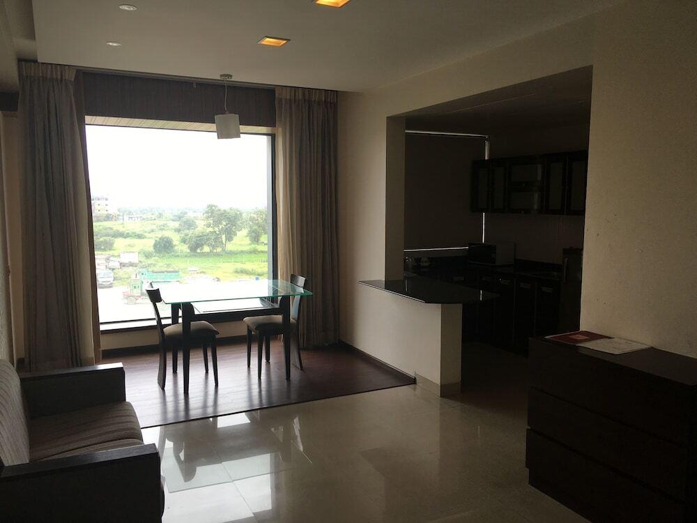 Хинджевади: Dortn Service Apartments