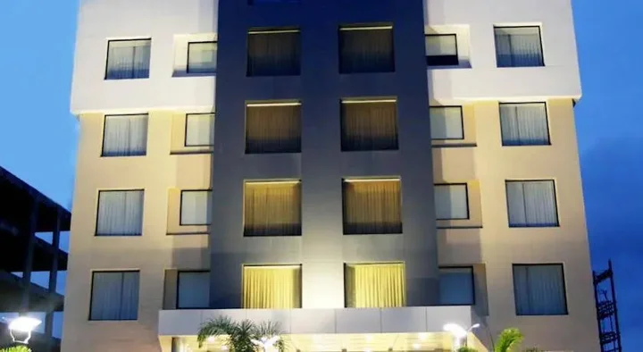 Хинджевади: Dortn Service Apartments
