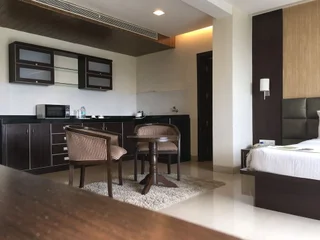 Хинджевади: Dortn Service Apartments
