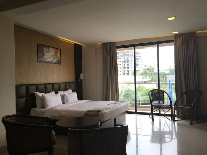 Хинджевади: Dortn Service Apartments