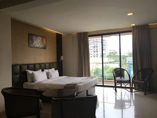 Хинджевади: Dortn Service Apartments
