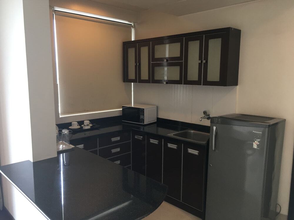 Хинджевади: Dortn Service Apartments