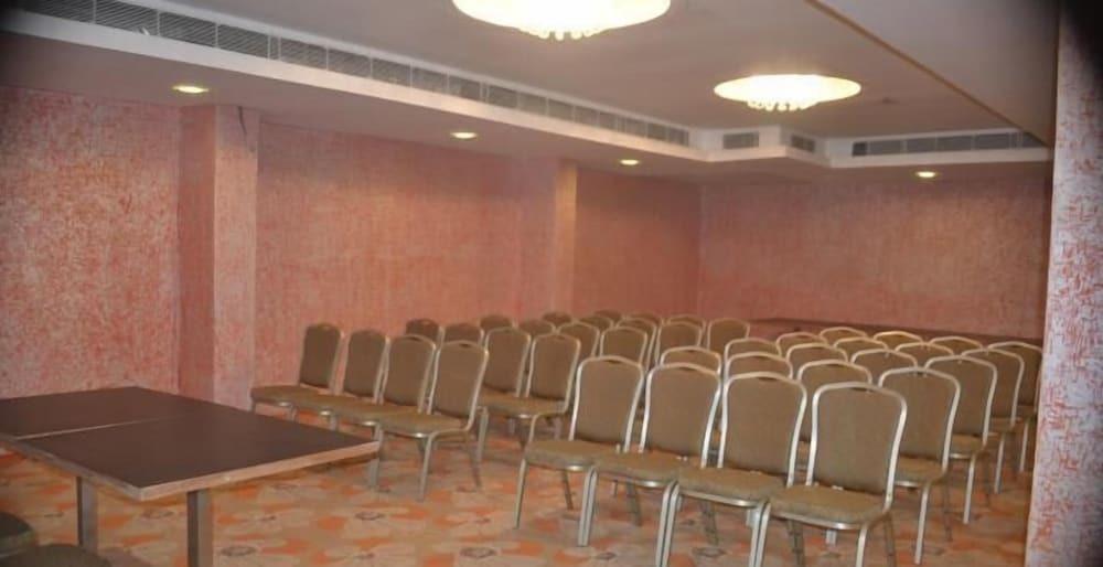 Патна: Hotel Patliputra Nirvanaa