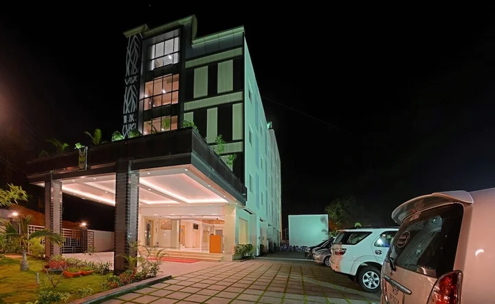 Веллор: Poppys Anukula Residency - Vellore