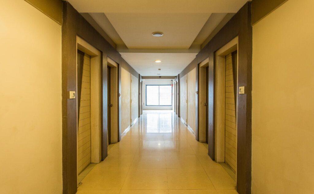 Индаур: Capital O 13414 Hotel Swaroop inn