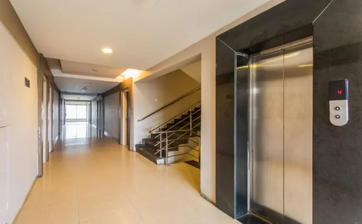 Индаур: Capital O 13414 Hotel Swaroop inn