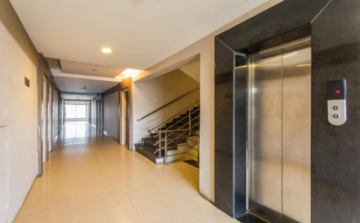 Индаур: Capital O 13414 Hotel Swaroop inn
