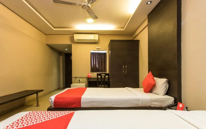 Индаур: Capital O 13414 Hotel Swaroop inn