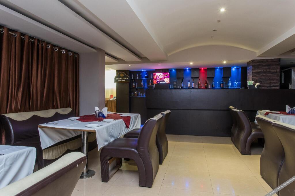 Индаур: Capital O 13414 Hotel Swaroop inn