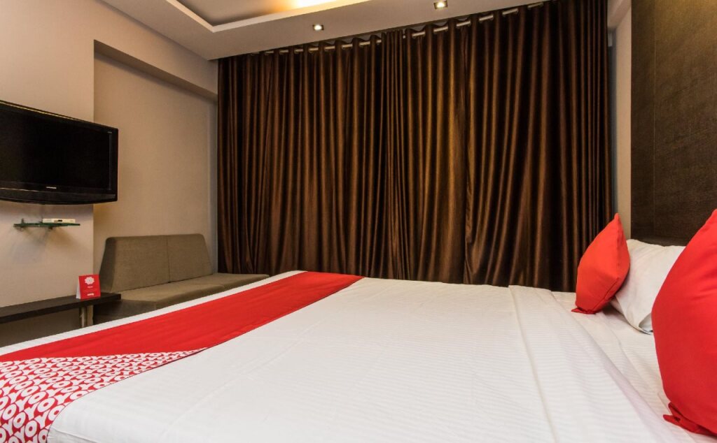 Индаур: Capital O 13414 Hotel Swaroop inn