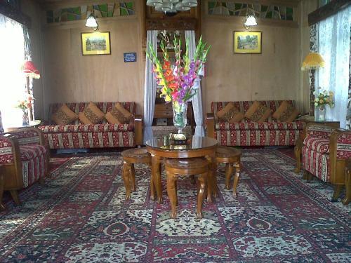 Шринагар: Kings Rose Houseboat