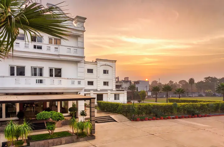 Крепость Ramnagar: hotel Ananya Regency