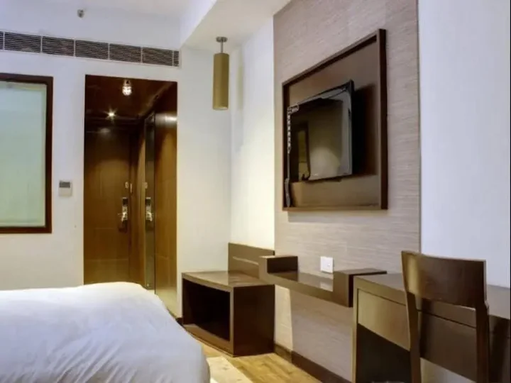 Нью-Дели: Aavaa Surya Continental Hotel