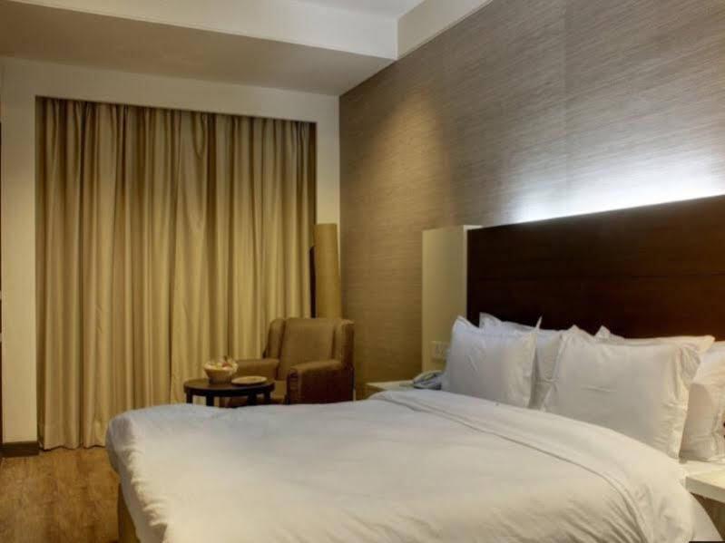 Aavaa Surya Continental Hotel — фото 3