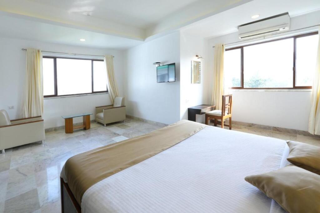 Хандала: Sunrise Hill Resort