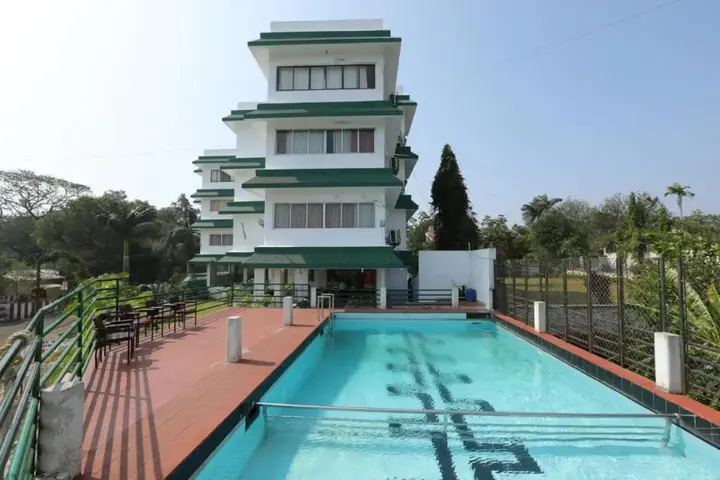 Хандала: Sunrise Hill Resort