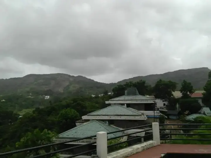 Хандала: Sunrise Hill Resort