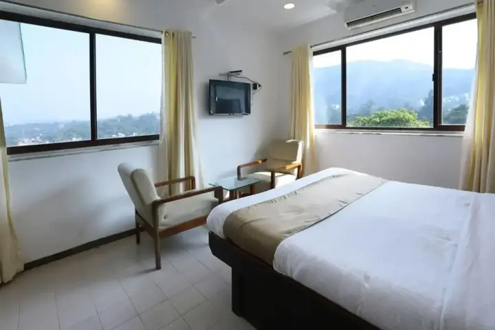 Хандала: Sunrise Hill Resort