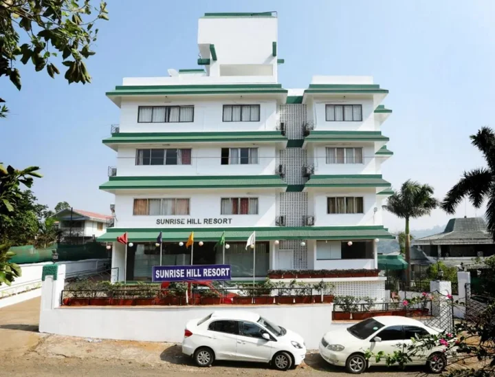 Хандала: Sunrise Hill Resort