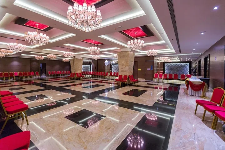 Тхане: Hotel Satkar Grande