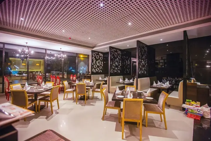 Тхане: Hotel Satkar Grande
