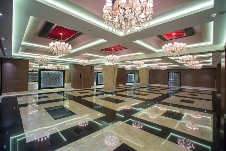 Тхане: Hotel Satkar Grande