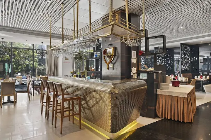 Тхане: Hotel Satkar Grande