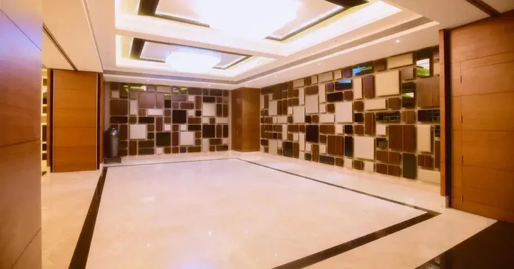 Тхане: Hotel Satkar Grande