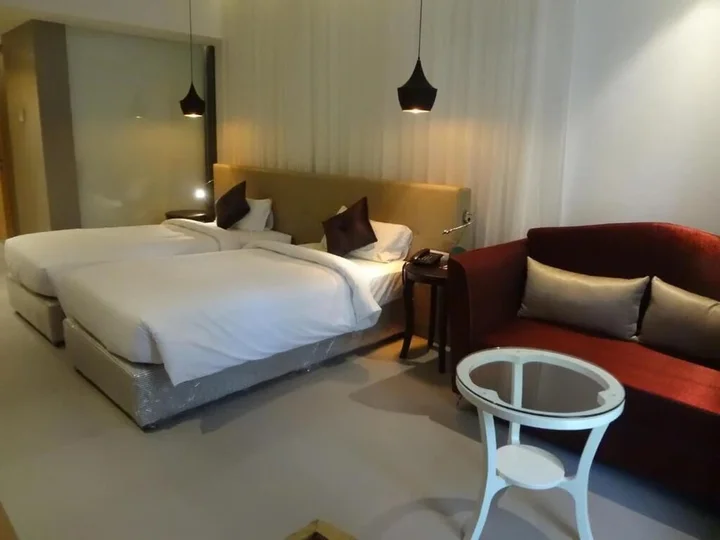 Тхане: Hotel Satkar Grande