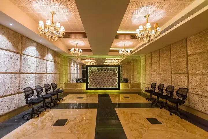 Тхане: Hotel Satkar Grande