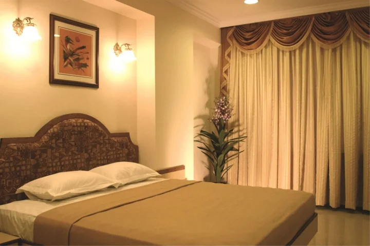 Тхане: Hotel Tip Top Plaza