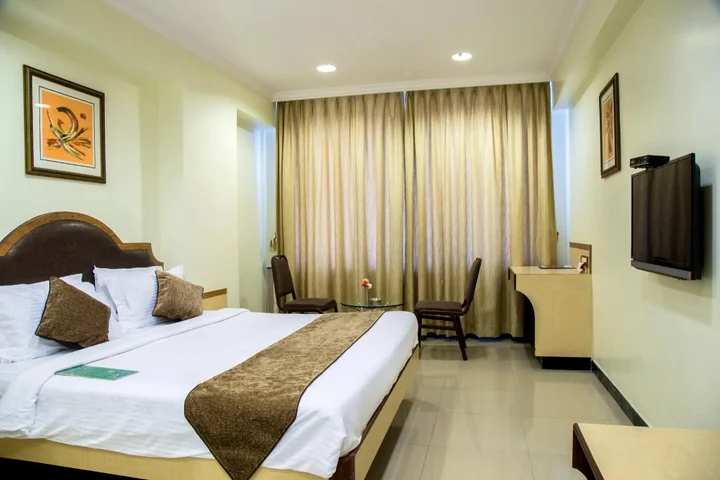 Тхане: Hotel Tip Top Plaza