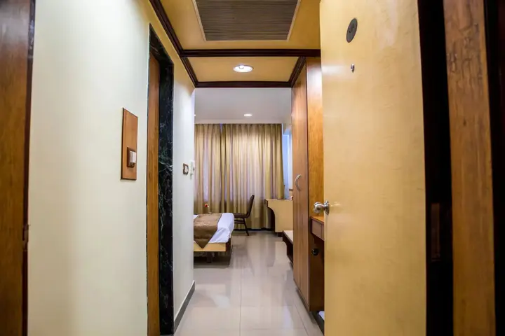 Тхане: Hotel Tip Top Plaza