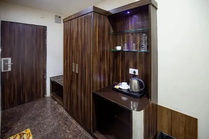 Райпур: Sheetal International Rain Basera