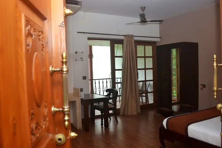 Тхане: Ayurvedic Village