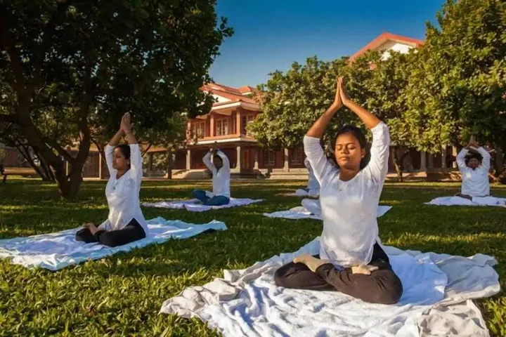 Тхане: Ayurvedic Village