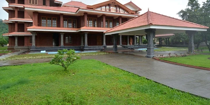 Тхане: Ayurvedic Village