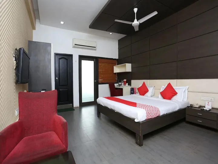 Райпур: OYO 11939 Hotel Queens Club of India