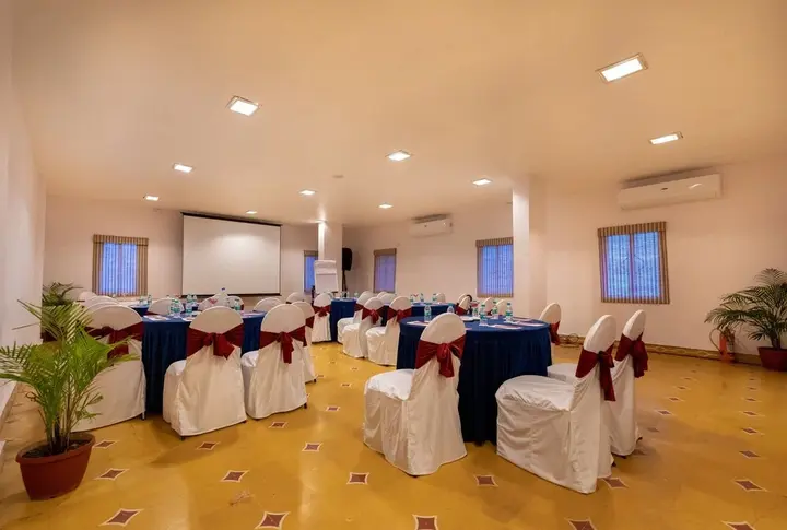 Пуна: Fort JadhavGADH - A GADH Heritage Hotel
