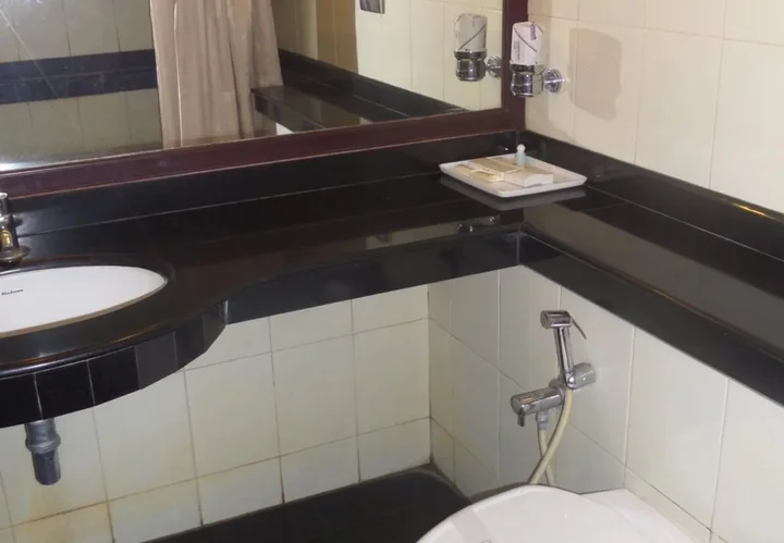 Karukutty: Hotel Elegance